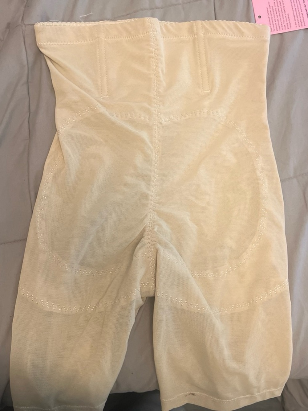 High-Waist Shaping Capris in Cream